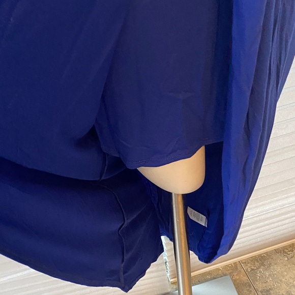 Elegant Blue V-Neck Dress - Picture 4 of 7